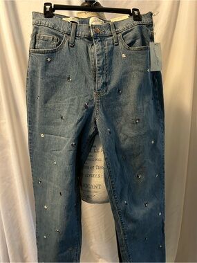 Embellished Blue Denim Jeans with Embroidered Flowers.